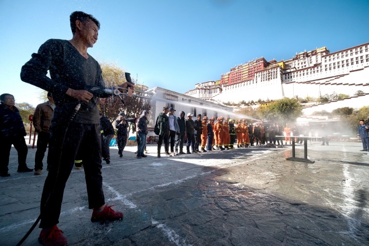 Building 'fire wall' for Potala
