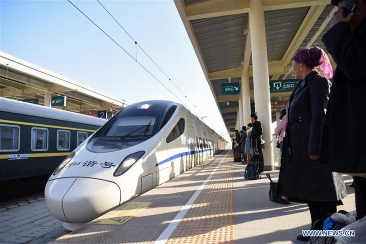 5th anniversary of operations of 1st high-speed rail link in Xinjiang marked on train D8804