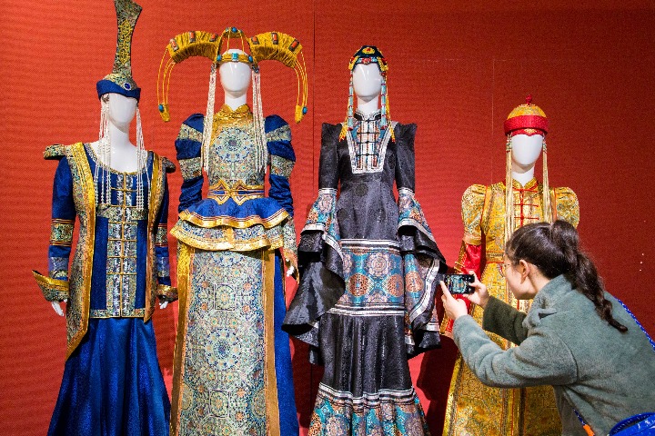 Mongolian costumes integrated with modern aesthetics