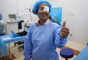 Hainan medical team restores sight for Cambodian patients