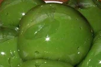 Qingtuan (sweet green rice balls)