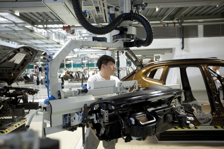 China's producer prices down 0.4% in February