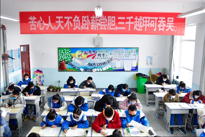 Schools start classes again in Qinghai