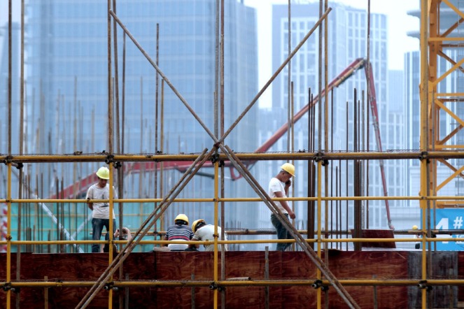 China's fixed-asset investment down 24.5% in first two months
