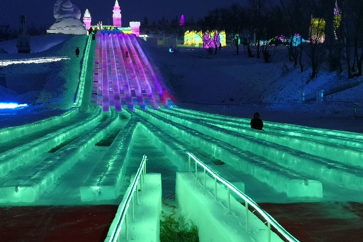 New ice park warms hearts in Jilin