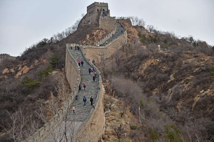 Great Wall to release blacklist of rowdy visitors after damage video goes viral