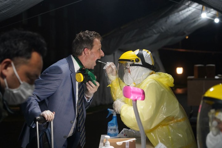 Foreigners urged to cooperate with quarantine measures