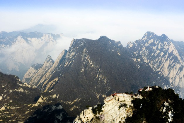 NW China's tourist attraction Mount Huashan reopens to public