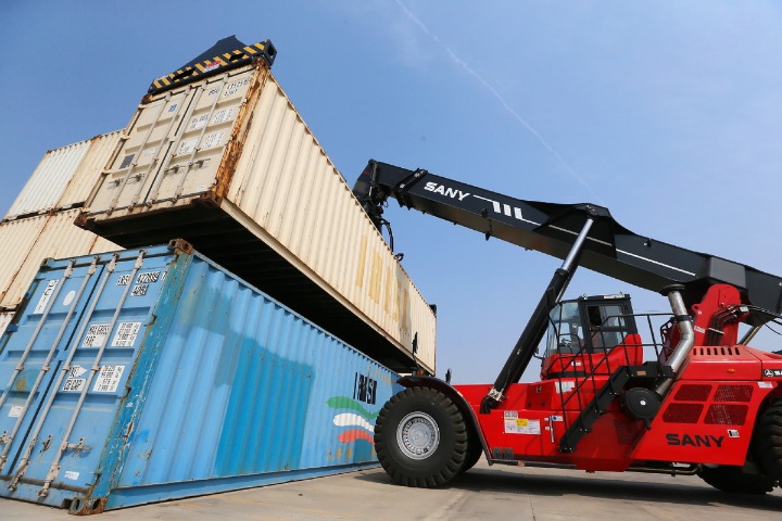 Foreign trade volume falls 4.9% to $1t