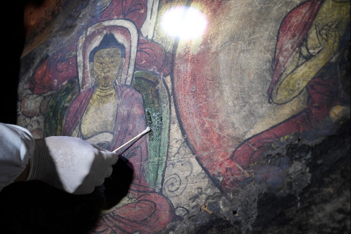Restorers of Xumishan Grottoes prove to be picture of dedication