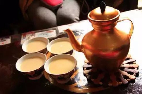 Doctors from Shanghai create special butter tea for anemia patients