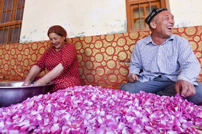 Xinjiang injects over 40b yuan into poverty relief projects