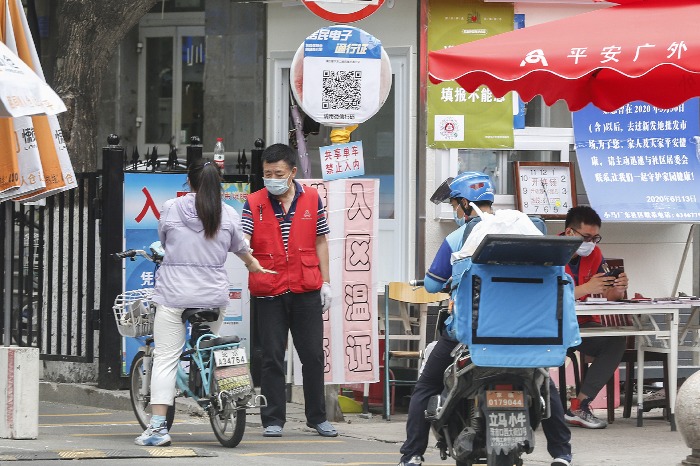 54 Beijing residential communities reopen as spread of virus contained