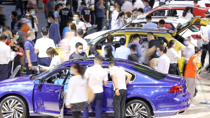 Auto show shines as China's car sales rebound