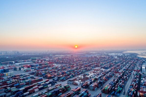 Pudong lays out plan to develop intl shipping hub
