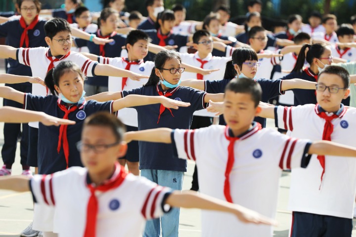More students head back to class in Beijing