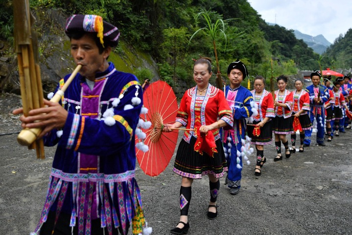 Folk performances drum up rural tourism in Hubei