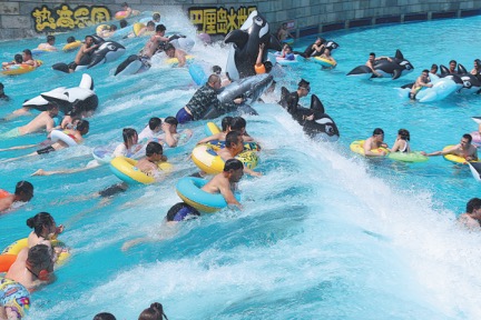 Water carnival offering refreshment in Liaoning
