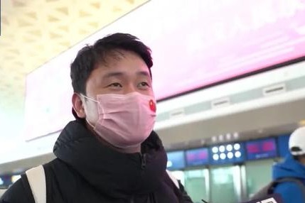 Lockdown hero helps hometown of Dalian