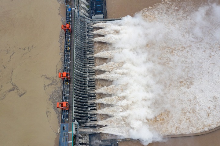 China's Three Gorges Dam ushers in largest flood peak