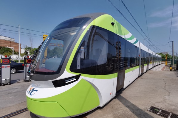 China's new supercapacitor tram rolls off production line