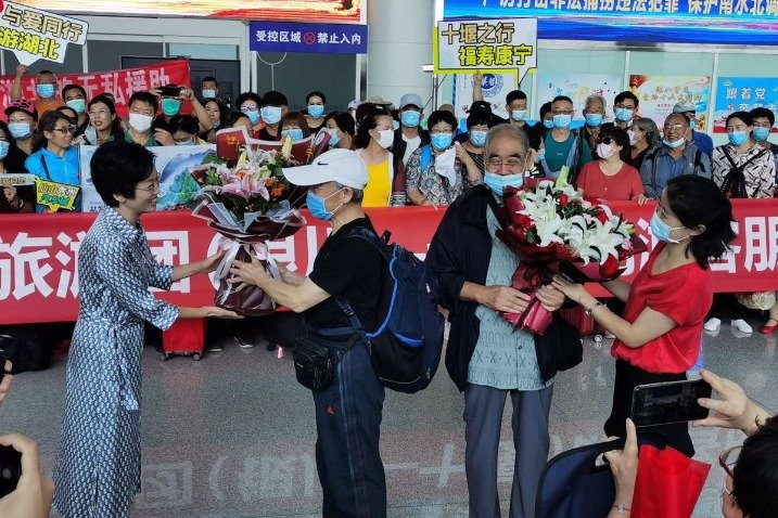 Tourist flight lands in Hubei, first since outbreak