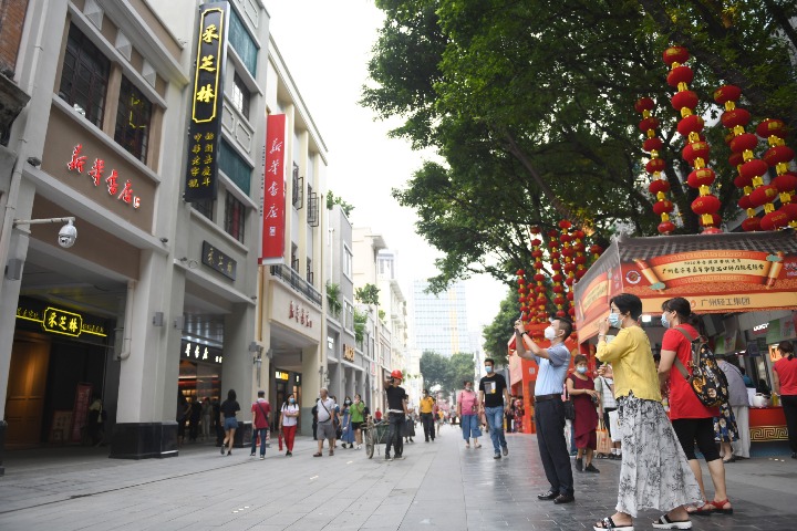 China's tourism authority warns of COVID-19 ahead of national holiday