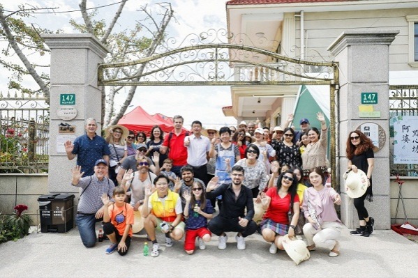 Expats experience rural life in Pudong