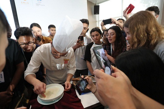 Expats impressed by local food in Yangzhou