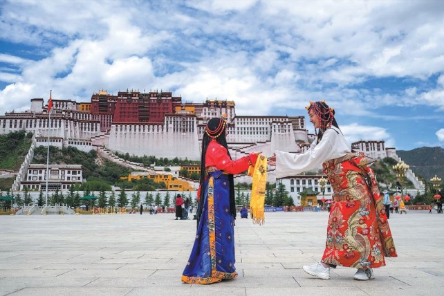 Tibet offers free entry into top scenic spots to boost winter tourism