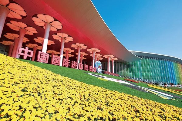 Shanghai opens 14 immigration-inspection channels at airport for CIIE exhibitors, visitors