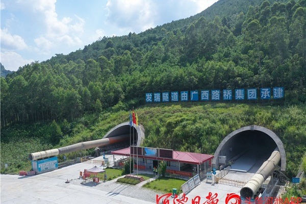 Longest road tunnel under construction in Guangxi progresses