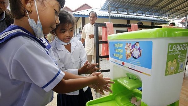 China provides hygiene supplies to pre-schools in Cambodia, benefiting 70,000 pupils
