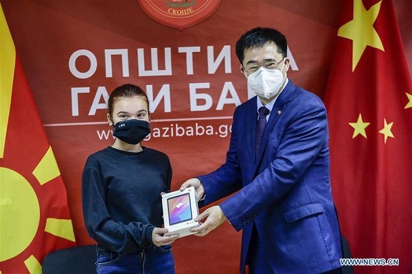 Chinese embassy donates tablets to pupils in North Macedonia