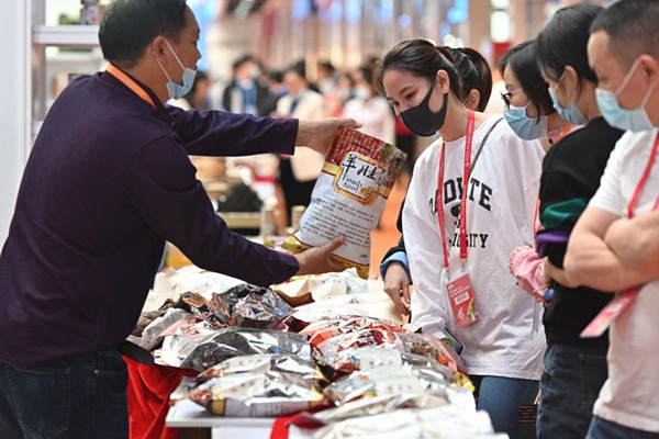 Online-to-offline brands fair showcases food along the Maritime Silk Road