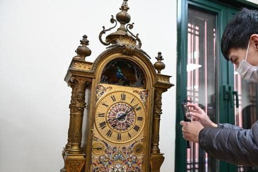 Palace museums in Beijing, Shenyang jointly repair ancient clocks