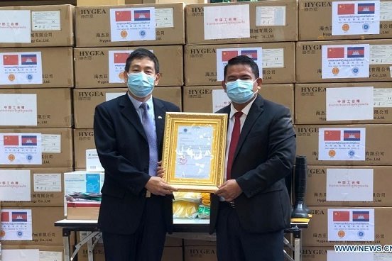 China's trade unions donate anti-COVID-19 materials to Cambodian counterpart