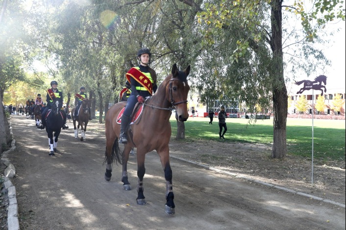 Beijing unveils its first path for horse-riding
