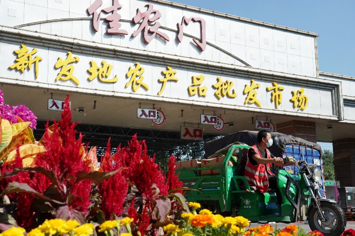 Xinfadi market suspends cold-chain trade