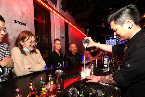 Foreign liquors get popular among Chinese young consumers