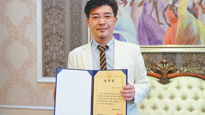 Korean doctor praised for refusing to abandon Wuhan