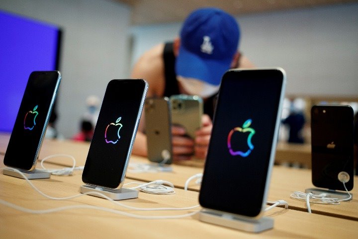BOE to supply 10 million OLEDs for iPhones in 2021