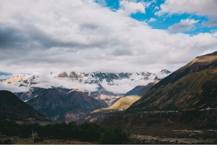 The marvelous mountain scenery of Tibet