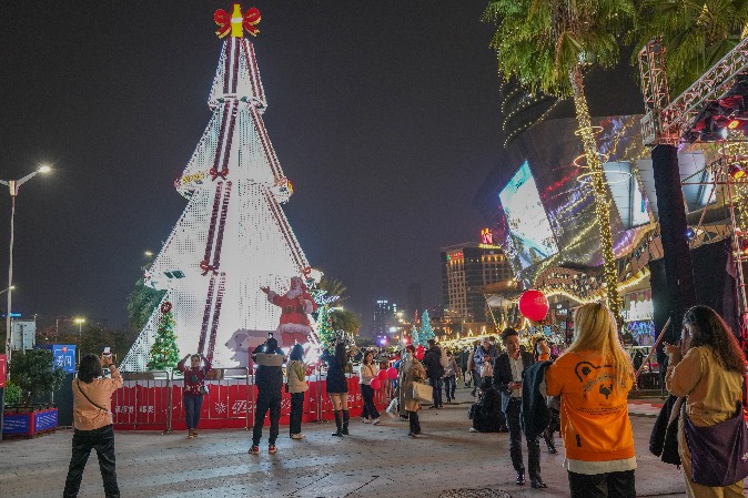 Coke cans tower up to a Christmas tree in Nanning city