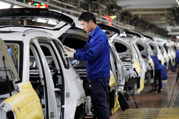 China's industrial profits grow steadily as economy cements recovery