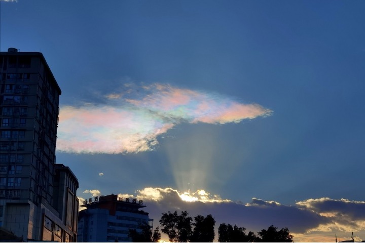 Rainbow clouds sparkle in Xichang