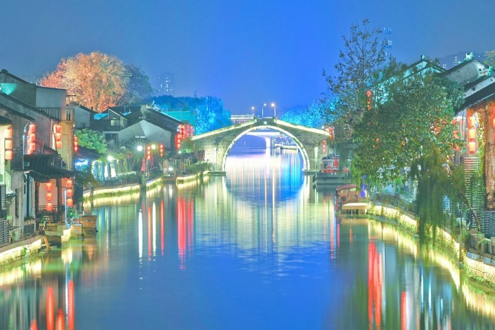 Enchanting night views of Wuxi’s ancient canal