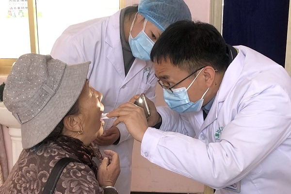 Medical teams train doctors, improve treatment in Tibet