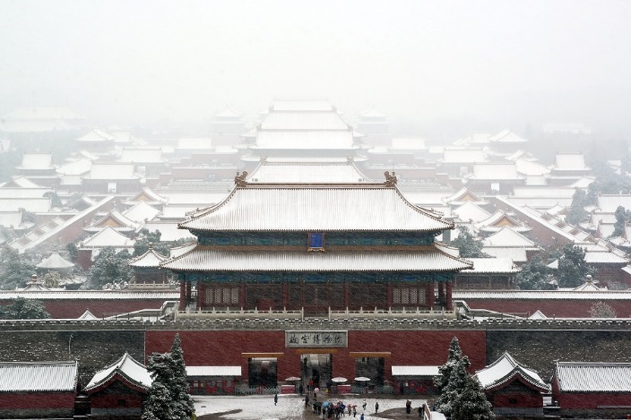 Forbidden City greets new year’s first snow in Beijing