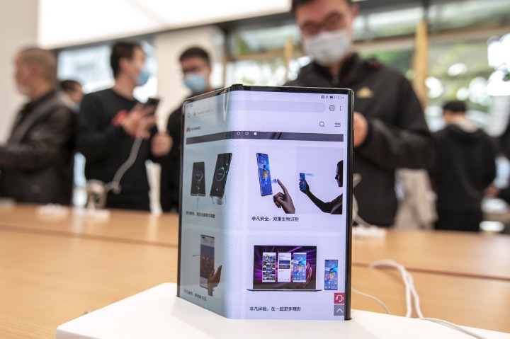 China's mobile phone shipments down 20.8% in 2020